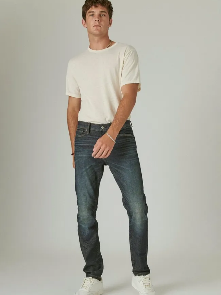 ao phong-quan-jeans-giay-sneaker