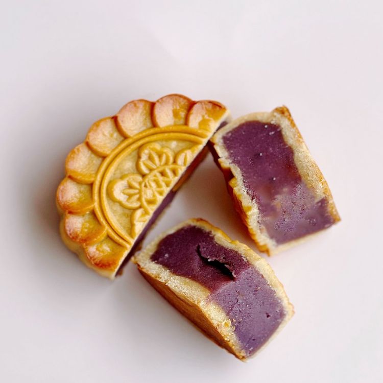 Bánh Trung thu nhân khoai môn