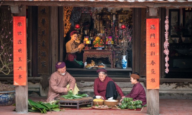 Câu đối Tết trang trí trước nhà