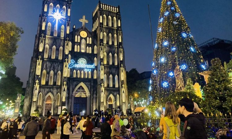 đến nhà thờ làm lễ giáng sinh