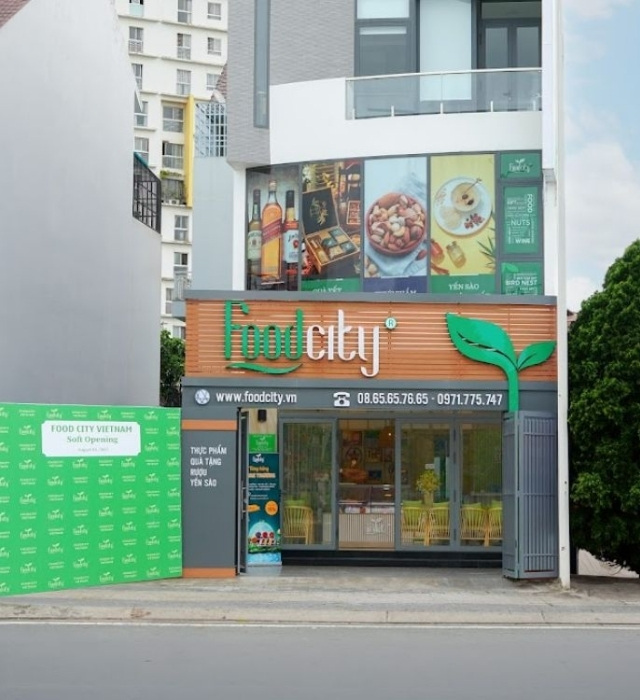 Food City Việt Nam địa chỉ cung cấp hộp quà rượu sake vảy vàng nhập khẩu