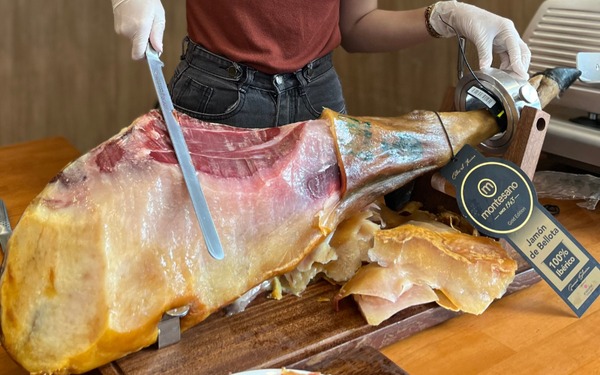Đùi heo muối iberico bellota thuần chủng 100% muối 48 tháng