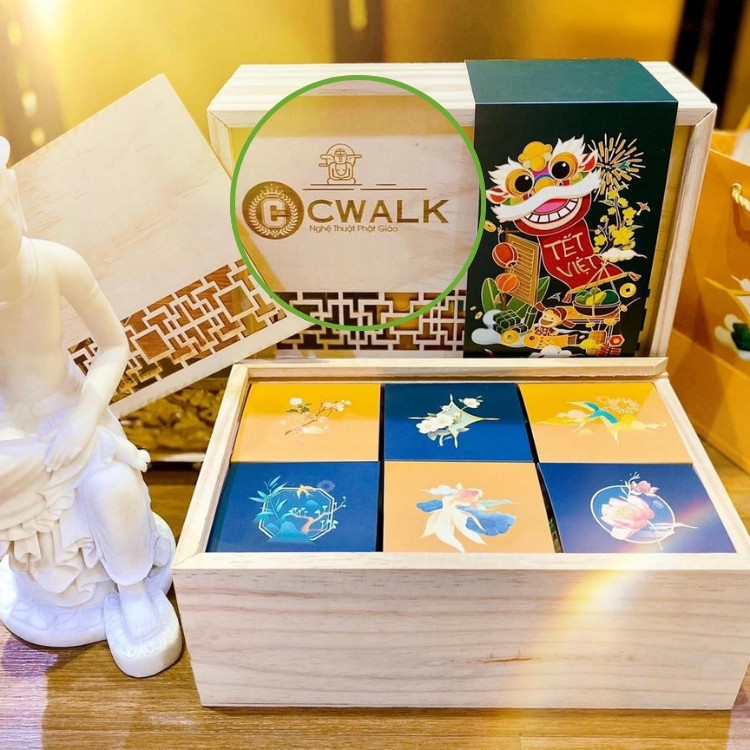 In logo doanh nghiệp lên hộp quà Tết