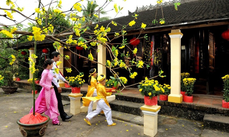 hoạt động xông đất ngày tết