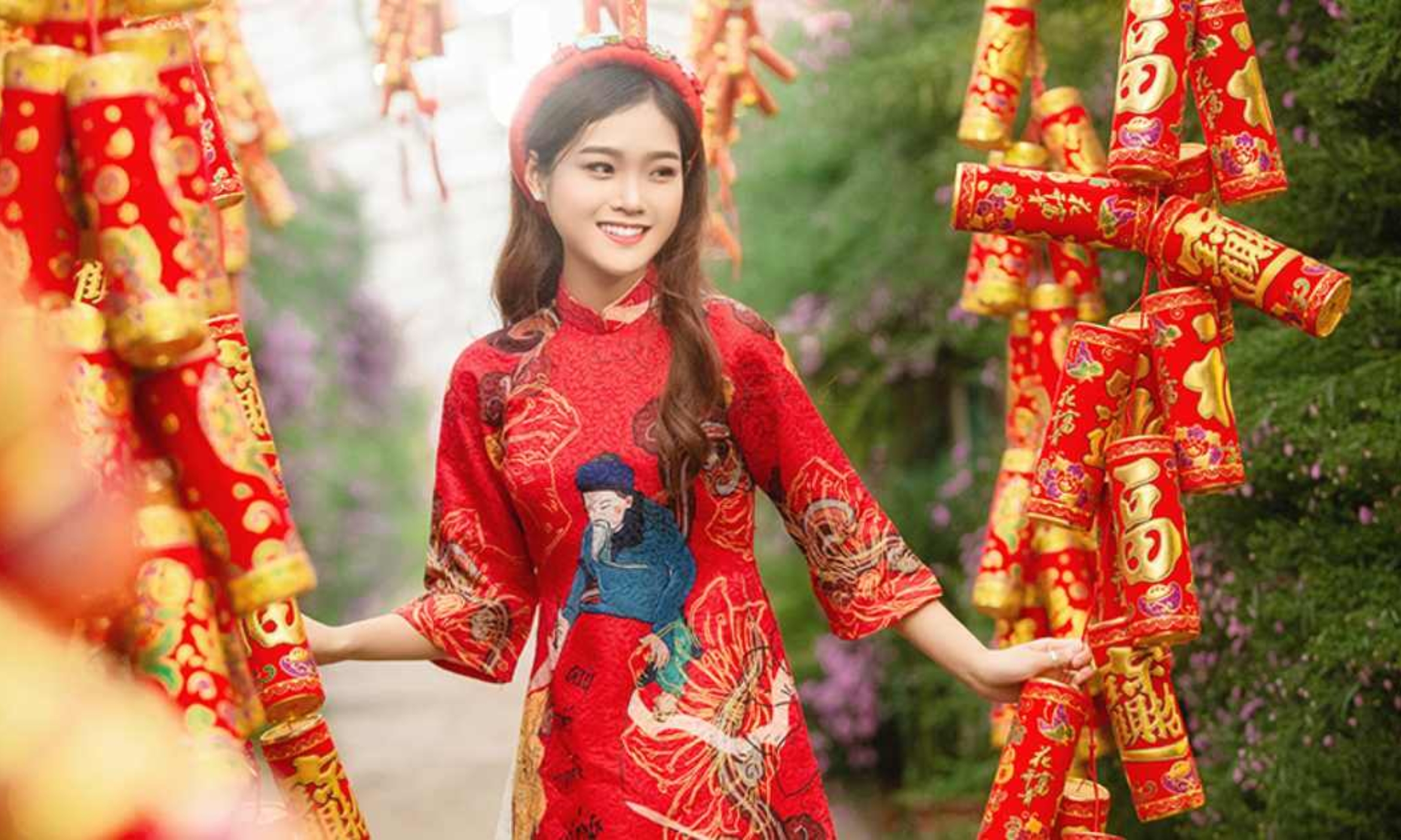 mặc quần áo màu đỏ