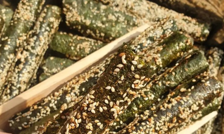rong biển cuộn mè