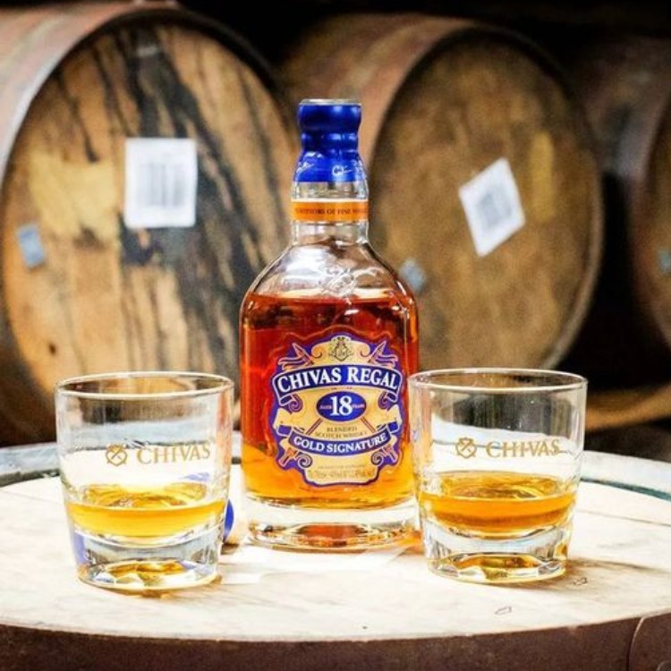 rượu chivas 18
