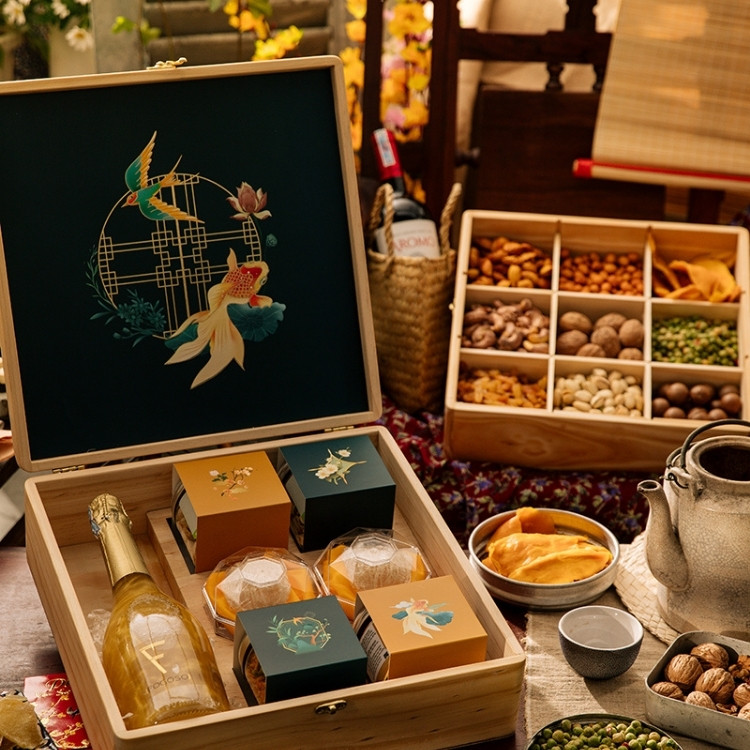 Set quà Tết rượu và yến sào biếu bố mẹ vợ