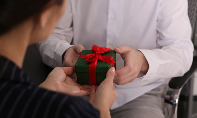 Tặng giỏ quà Tết cho đồng nghiệp