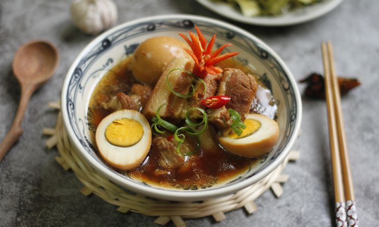 thit-kho-trung